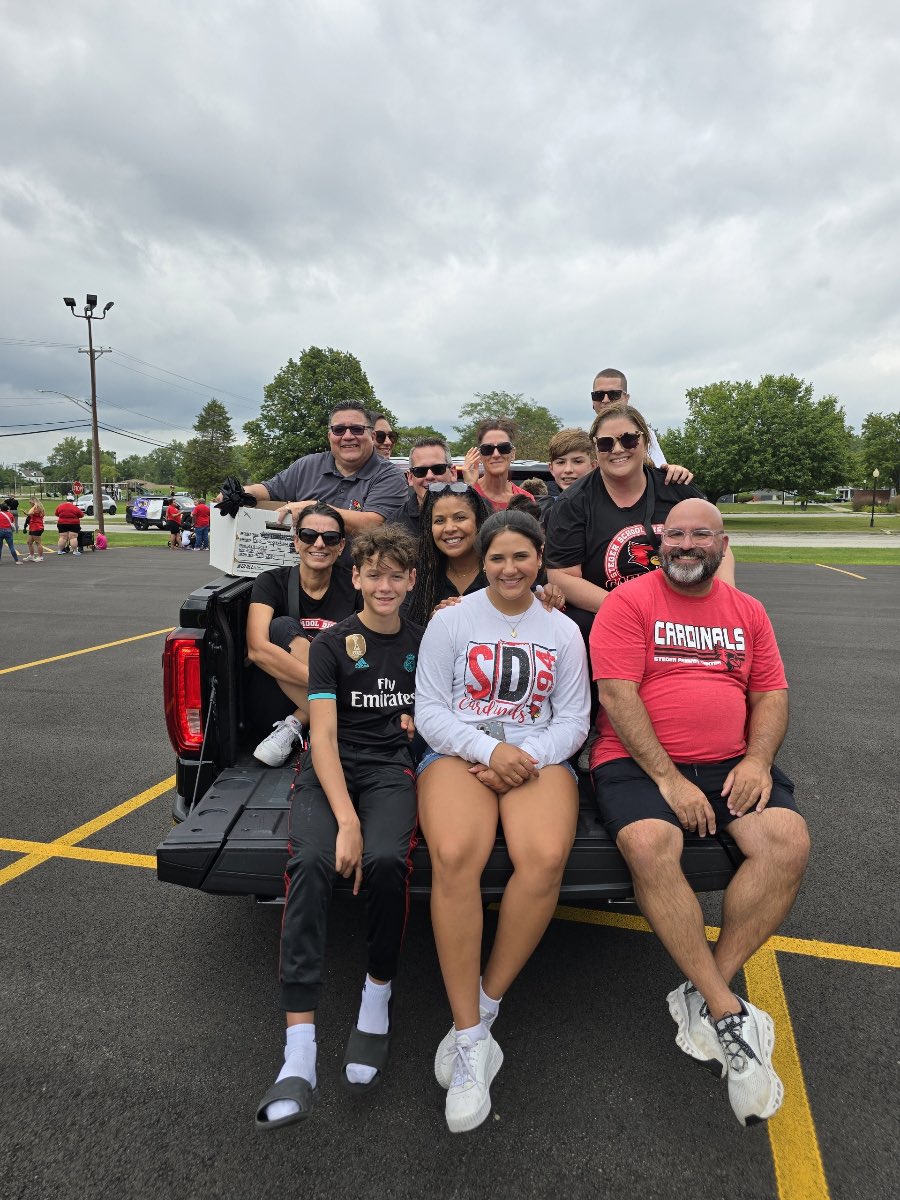 A fun day for a back to school parade in <a href="/Steger194/">Steger School District 194</a> #sd194