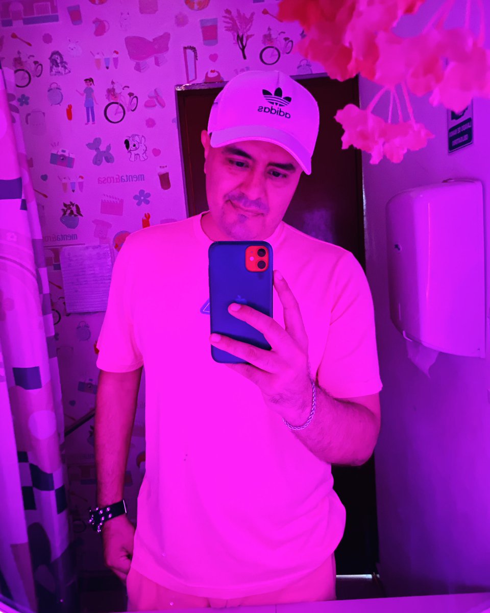 pollolvera's tweet photo. “Aquí la vida siempre es color de rosa”
#pink #gayguy #merida #menta&amp;rosa https://t.co/NRKAH6BwSt