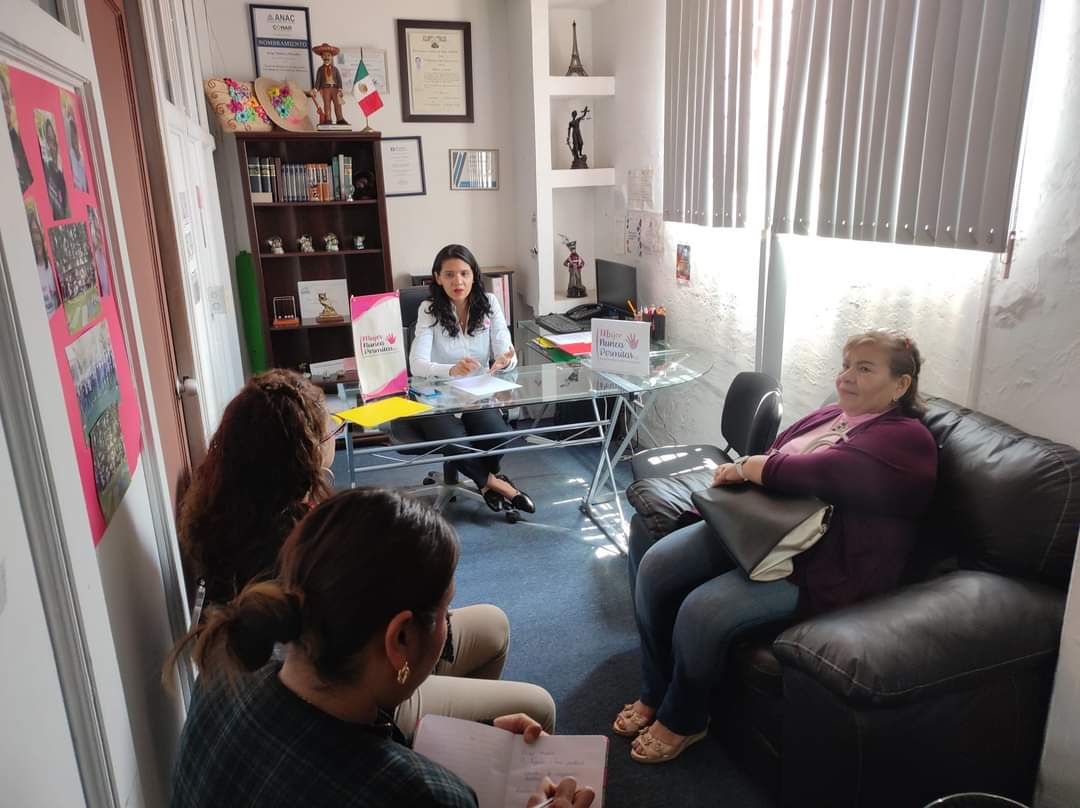 nuncapermitasac's tweet photo. En días pasados se llevó a cabo una reunión encabezada por la presidenta de esta A.C, Nenetzin Ocampo y la secretaria general Lourdes Elizalde con la finalidad de capacitar a las delegadas de Cuautla, Xochitepec, Temixco  y Yecapixtla sobre los tres ejes principales de atención. https://t.co/YleNhMRm9T