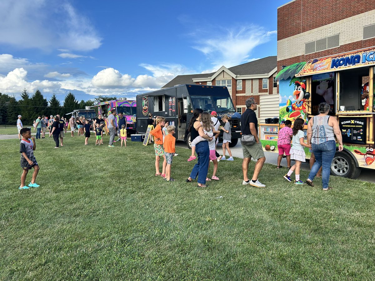 fouse_foxes's tweet photo. Fouse Family Back to School Picnic🦊💪@WCSOH https://t.co/FhproWeS2r