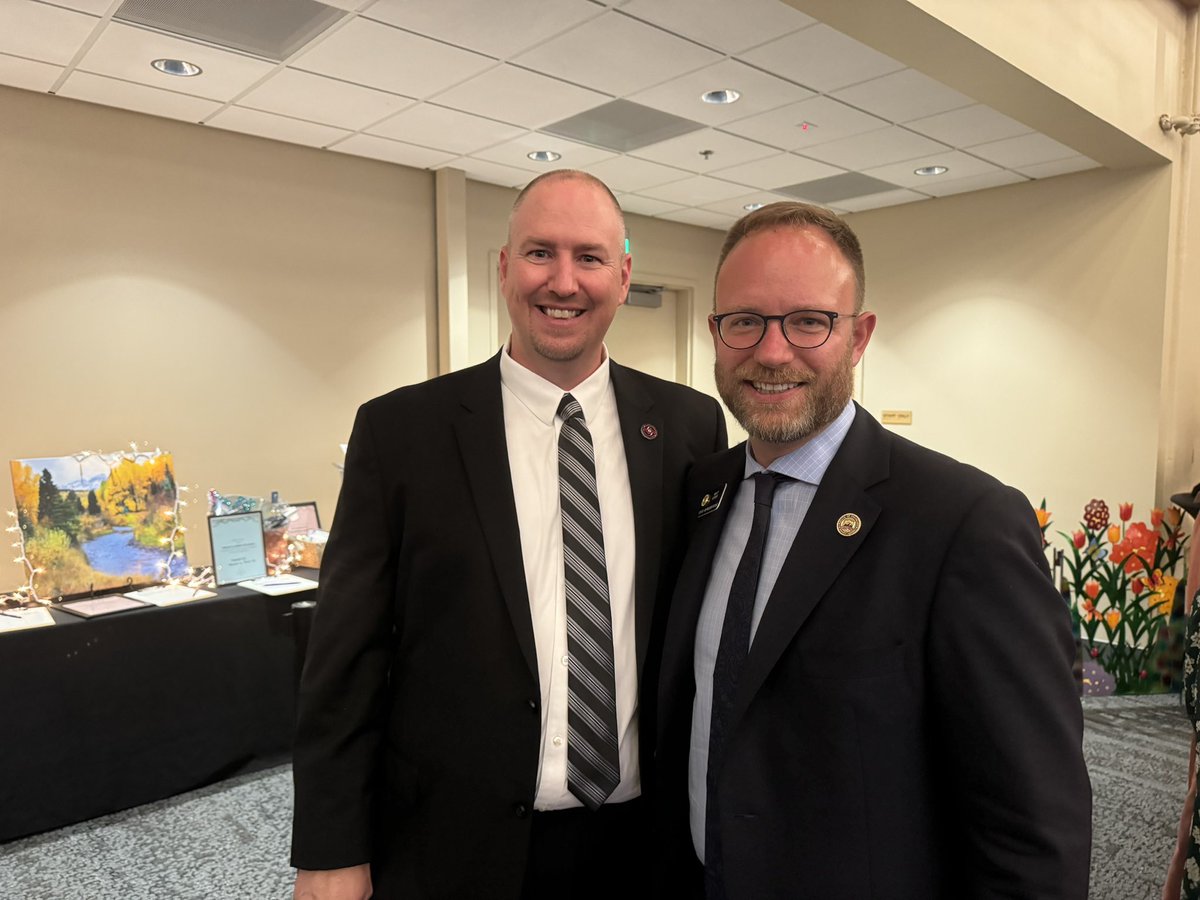 SoperMatthew's tweet photo. Great time last night at the Family Health West Gala! It was good to support healthcare in the lower valley and see many friends!
#RepSoper #soperhd54 #mattsoper #mesacounty #lomacolorado #mackcolorado #fruitacolorado #colorado #westerncolorado #westslopebestslope #copolitics https://t.co/USRXoB6V5v