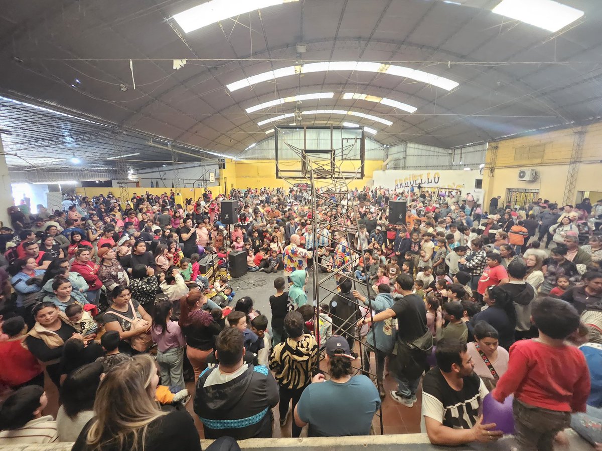 veronica_sikora's tweet photo. Viva la Libertad. CORDOBA Gran festejo del día del niño.. Lo Celebramos “Con la Nuestra” y no con la del Estado. Gracias al sector privado por la ayuda y al equipo de @LLPrimeroCBA #Milei #17Ago #JavierMilei #liberalismo #karinamilei https://t.co/Gd5GFx2USC