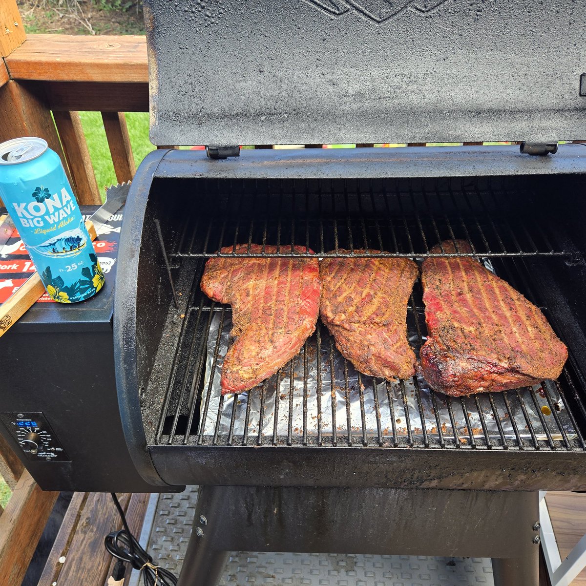 DonLudwig2's tweet photo. Tritips tonight @TraegerGrills #Traegerhood #Griddlenation https://t.co/53VSg2smmn