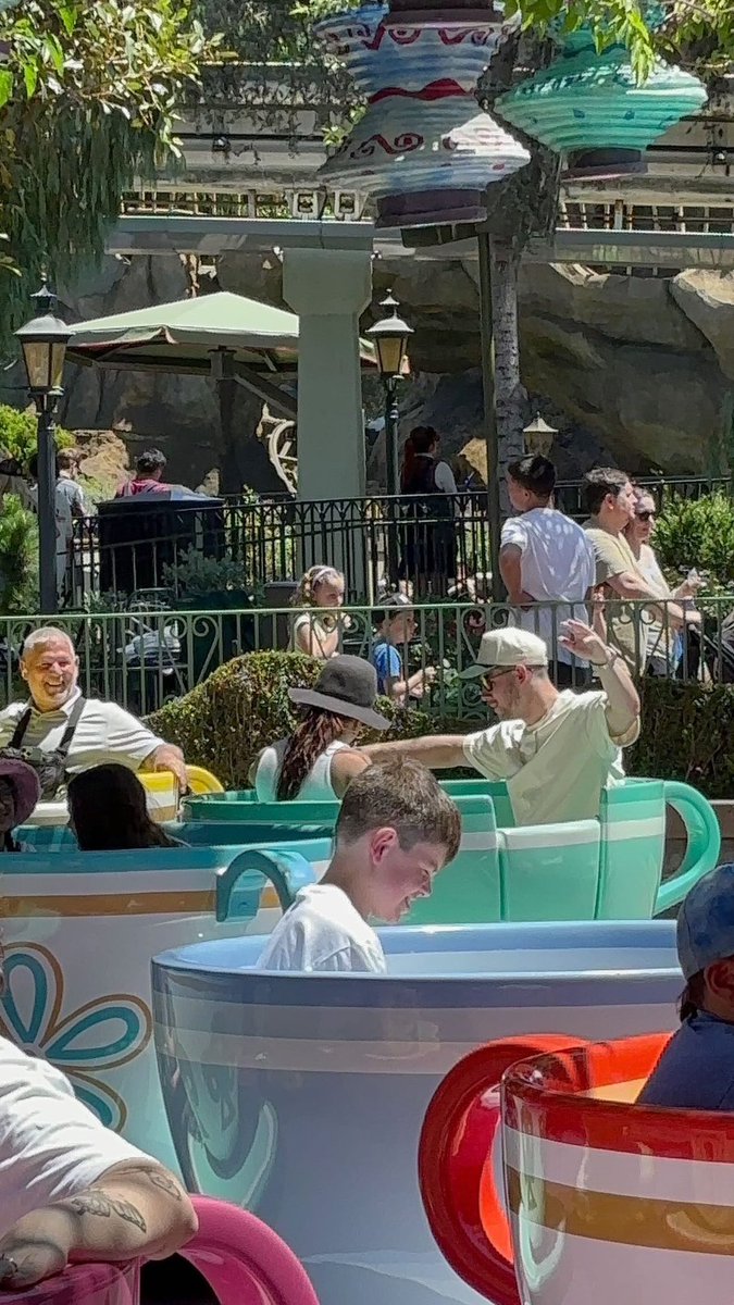 LeahB4YouLoveMe's tweet photo. My friend posted this of Nick, Pri, &amp; Malti on the teacups &amp; I’m dying bc Moshe is on it too and having the best time 😭😂 https://t.co/UWDvcPb4Rg