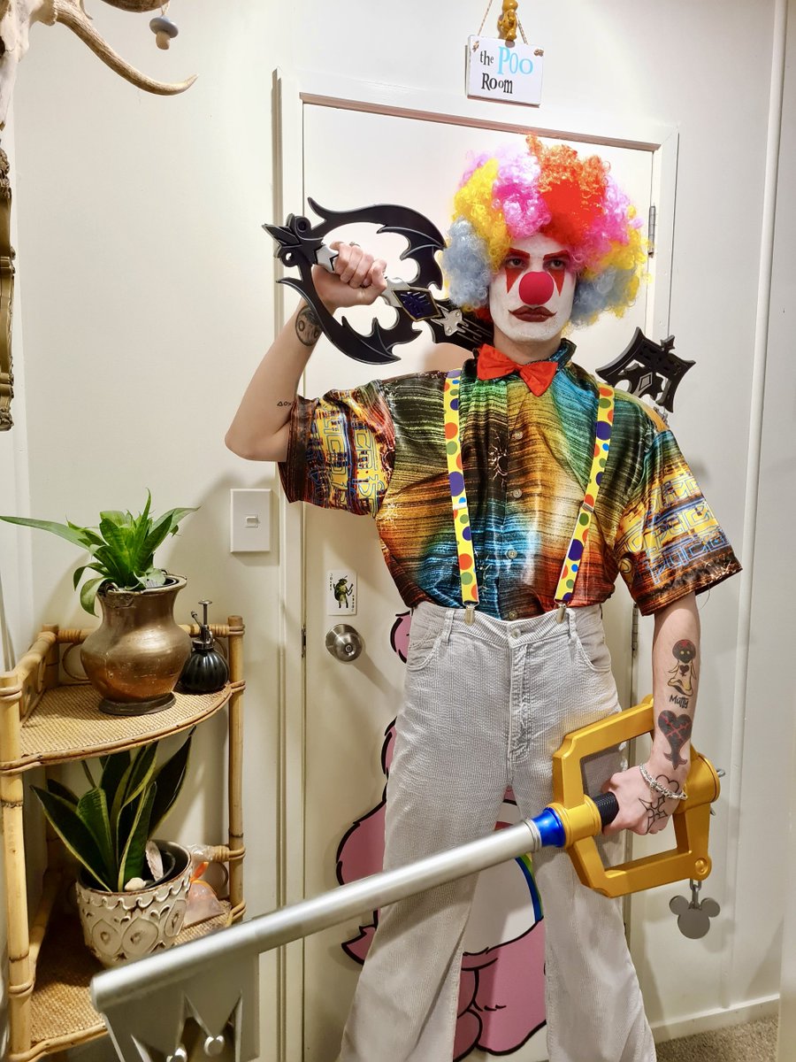 thegamersjoint's tweet photo. kingdom hearts fans showing up to literally every single gaming event in the hope a crumb of anything gets shown for their little game https://t.co/4goEJ90Q3g