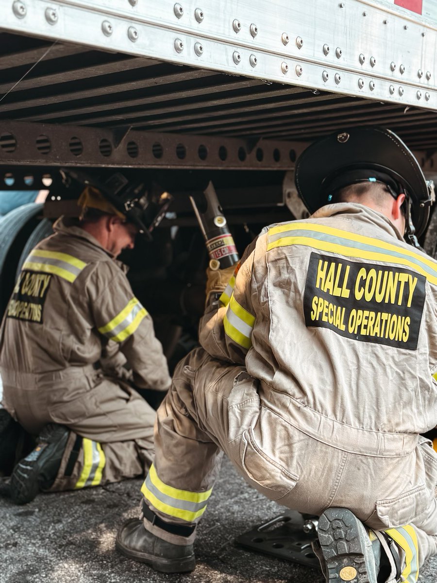 hallcofire's tweet image. Saturdays are for TRT 
#hallcounty #technicalrescue #firefighters