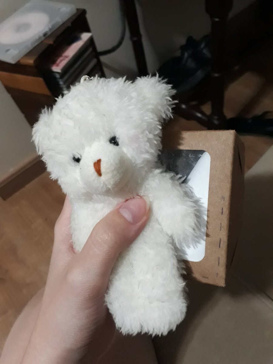 essa caixinha foi esquecida na minha mesa hj no CAF!!! se o dono me seguir, manda mensagem!