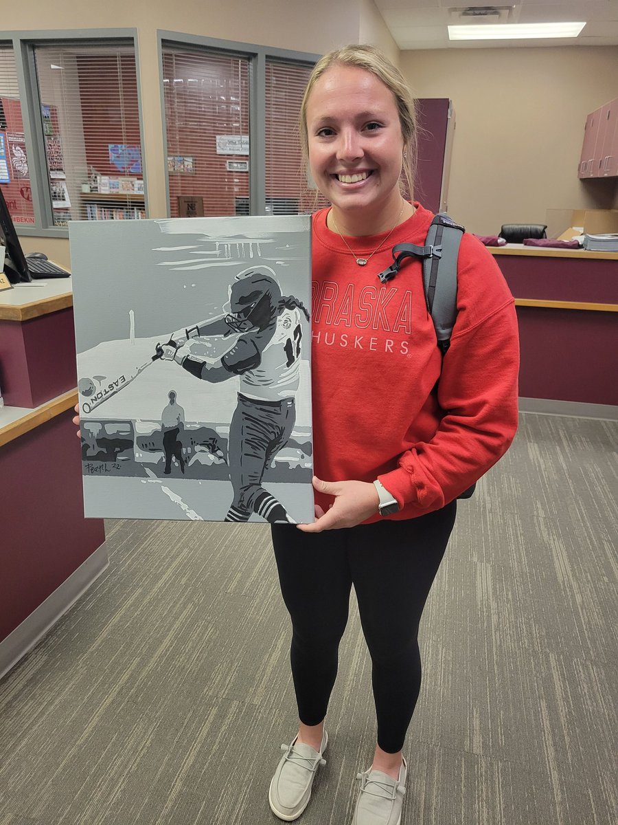 oyster_art's tweet photo. HS Softball starts soon &amp; I'm bringing back the #BigFly project. I'll be watching for some great performances at the plate &amp; then painting some talented student athletes. Here are some former #BigFly recipients. #art #paintingGiveaway https://t.co/eSMLsMIolo