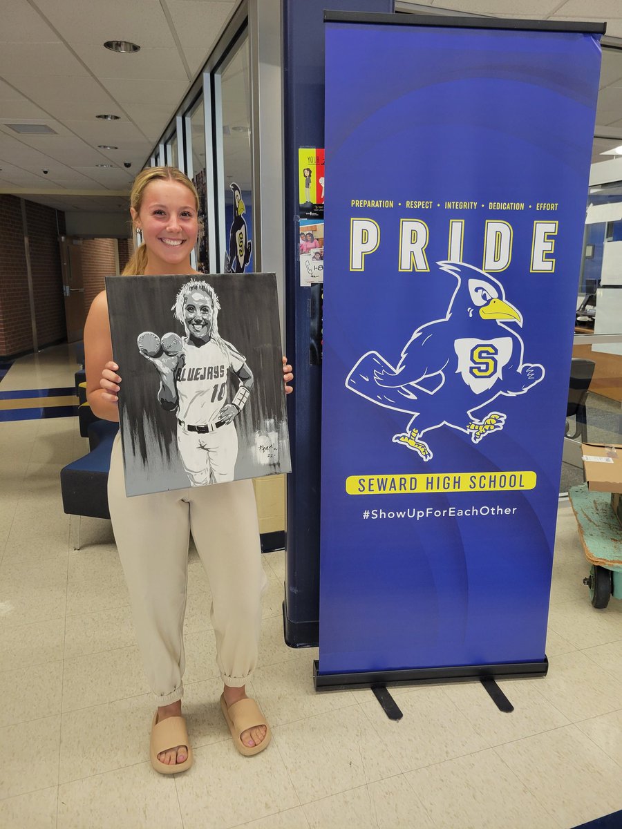 oyster_art's tweet photo. HS Softball starts soon &amp; I'm bringing back the #BigFly project. I'll be watching for some great performances at the plate &amp; then painting some talented student athletes. Here are some former #BigFly recipients. #art #paintingGiveaway https://t.co/eSMLsMIolo