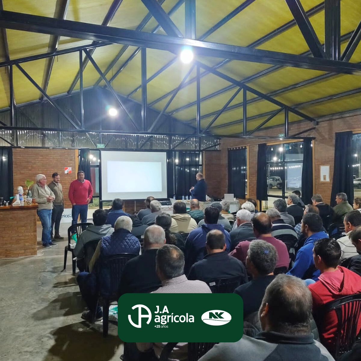 JA_AGRICOLA's tweet photo. "Sembrar MAÍZ 🌽 en contexto de adversidad"
Gracias por acompañarnos 🙋🏼‍♂️ en cada instancia de encuentro.
> Organizó #LosCresponesAgro 
en conjunto con #JAAgrícola +25Años @NKSemillas https://t.co/Hh7aAUWB3R