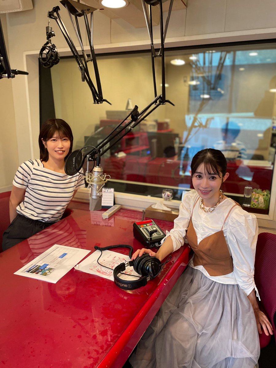 ９月に開催されるKDDIサミットの動画ナレーション収録🎤KDDIの川本さんと😚
これで6日間の日本の日程終えてシンガポールへ🇸🇬2人子連れの単独飛行機は道中カオスだけど自分の睡眠を諦めれば7時間はなんとかなると実感。（こうして母は強くなるんだな）次は１０月一時帰国予定🙋‍♀️