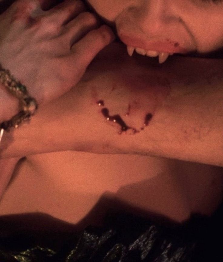 𝕳𝖔𝖗𝖗𝖔𝖗 𝖌𝖎𝖗𝖑🔪 (@deathndhorror) on Twitter photo 