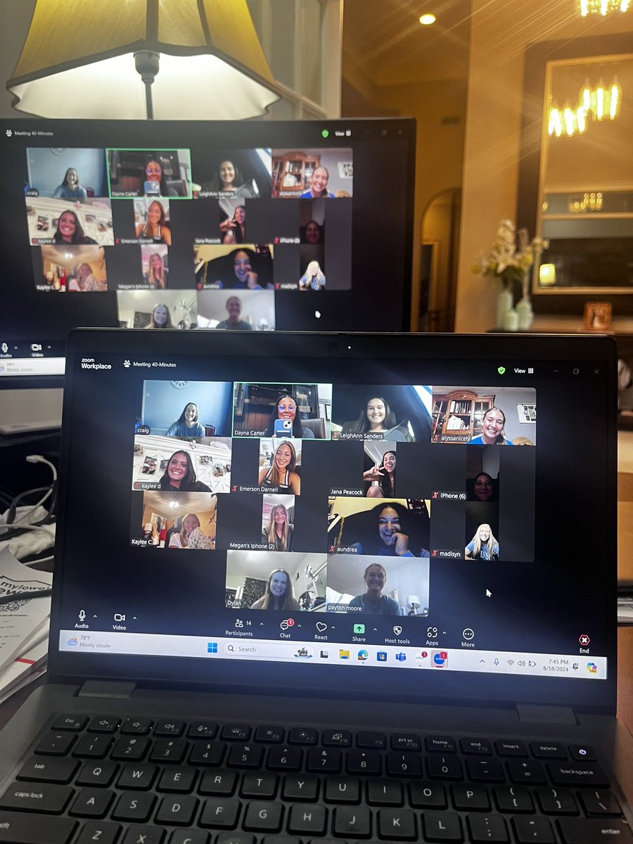JURoyalsSB's tweet photo. Zoom call with the Newbies!  Can’t wait for move in day Friday. #Team6 https://t.co/BZMnx4yq55