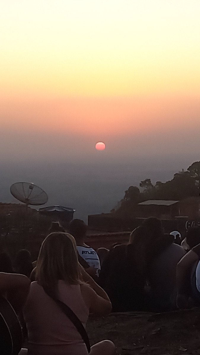 JDaher7's tweet photo. O pôr do sol mais lindo que eu já assisti na minha vida. São Thomé das Letras, que rolê meus amigos!!! https://t.co/7ErqXWseUZ