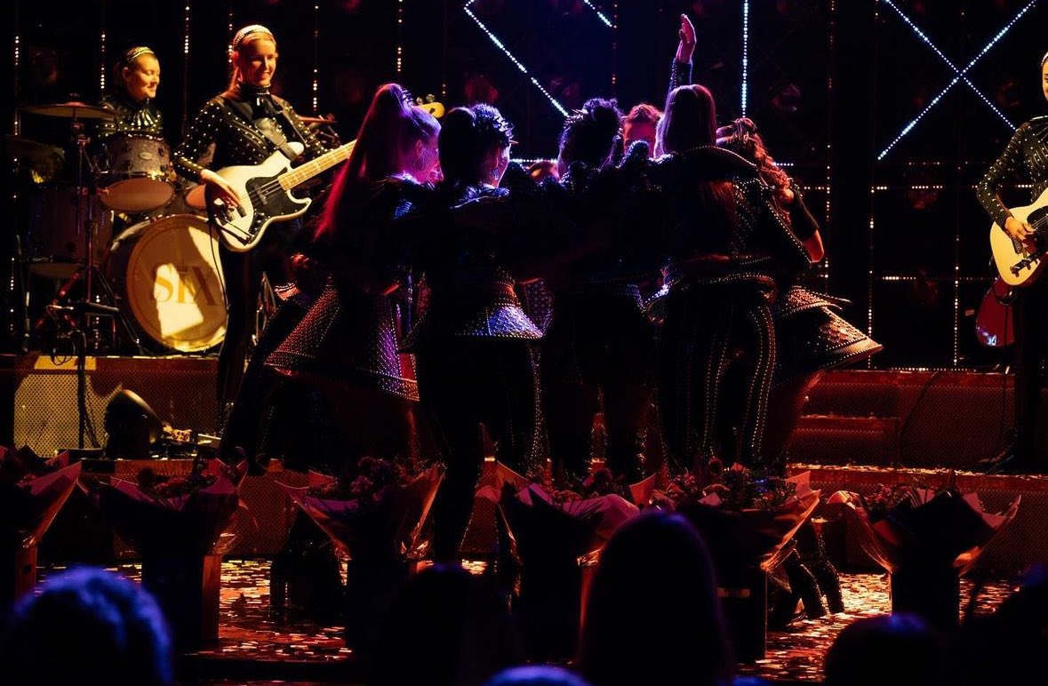 For the last time … here we go 🥹👑💜 #sixuktour <a href="/sixthemusical/">SIX 👑</a> 📸: Giverny Hendriks Photography