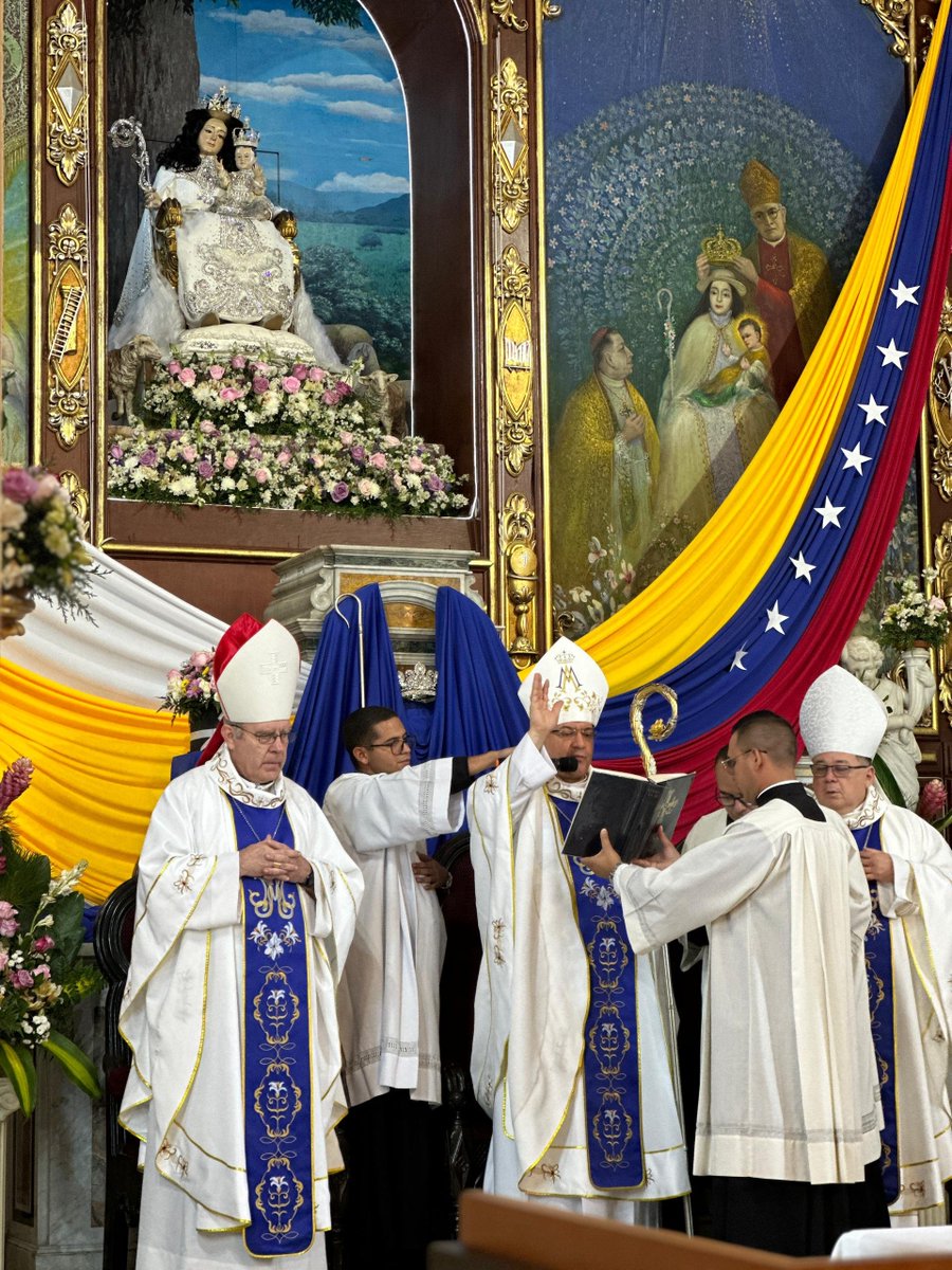 Con la bendición final, Monseñor Polito Rodríguez, Arzobispo de Barquisimeto, invitó a todos a tener siempre en el corazón a Dios y a la Santísima Virgen María.

#18agosto