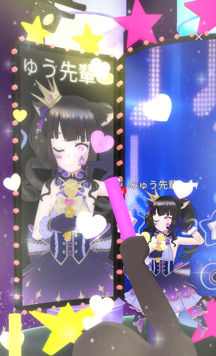 myu_P's tweet photo. REALITY6周年ライブ（非公式）の様子🎤✨🎶
アイドル達（ぼっち）が精一杯のパフォーマンスを披露！（想像）
大勢（3人）の観客も盛大なコールを送っています！（無音）
顔にはREALITY6周年のペイントが！（本当）
 #REALITY
 #REALITY6周年
#REALITYアバターフォトコンテスト #REALITYSpace https://t.co/qpHIuqllAA