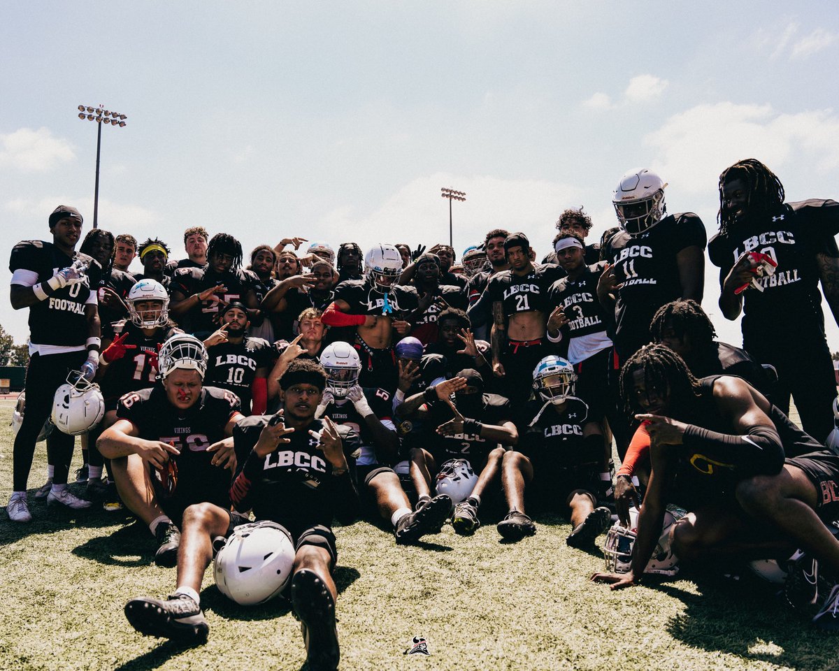 coach_daycason's tweet photo. Wouldn’t pick a better group to ride this out with. @VGOH_LBCC https://t.co/ytL0Wx0Ayy