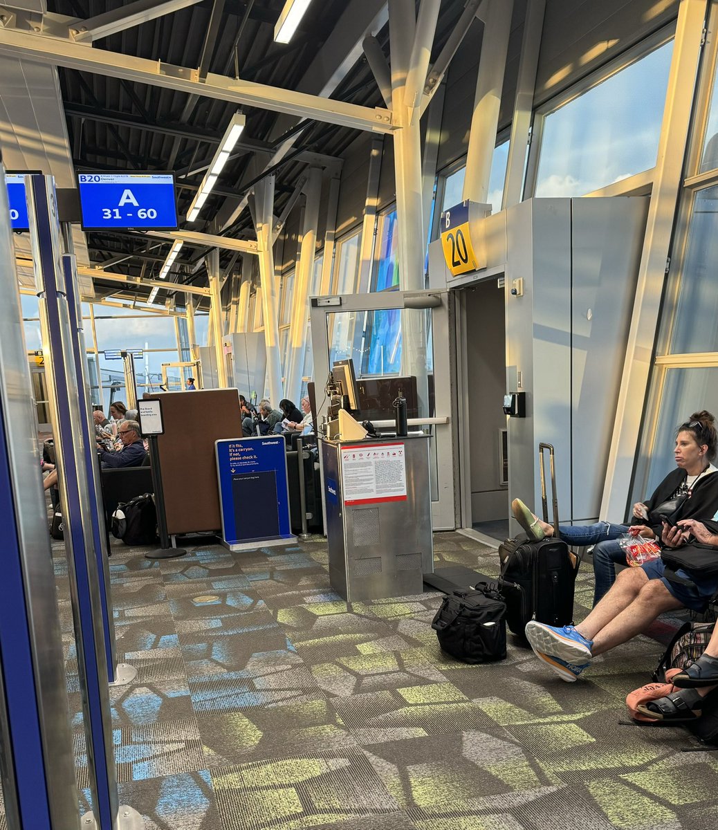 CoachChrisHW's tweet photo. @SouthwestAir major security protocol breach. Unattended open door to jetway. Unattended x 15 min now. Flight 2379 to Denver 8/18/24.  Not cool especially after 4 hr delay. @TSA  @DHSgov https://t.co/UHzm2dDlIt