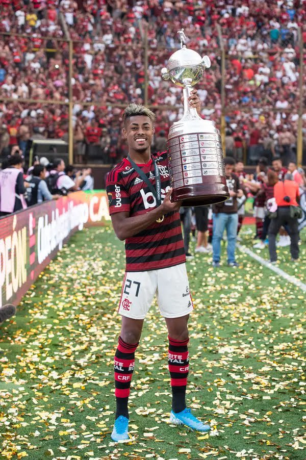 FODA um jogador em 5 anos conquistar mais do que um clube em 120. 

MUITO FODA.