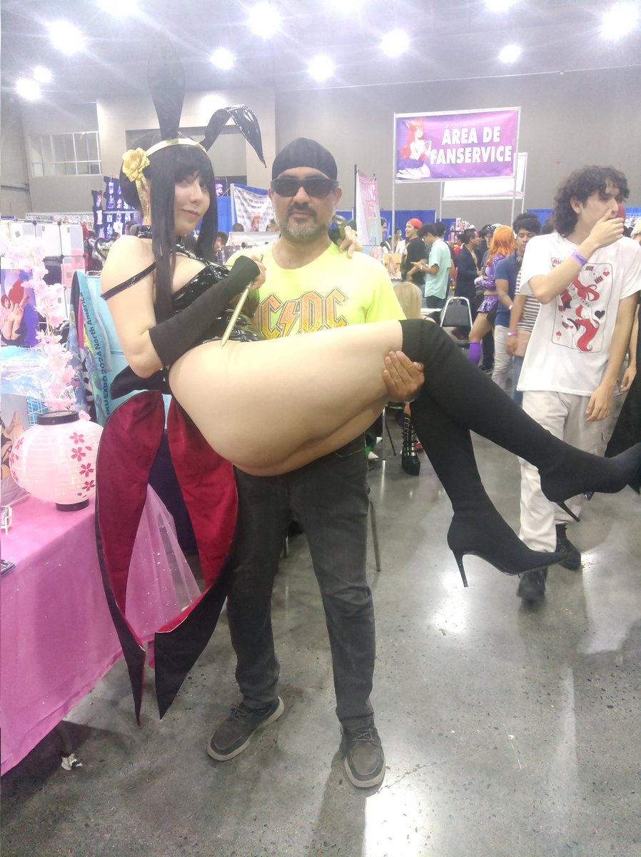 HansVonZunichte's tweet image. De rol por la Ahcon.. me encontré con una conejita jojojo @PinkSpirit017