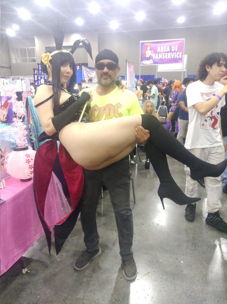 HansVonZunichte's tweet image. De rol por la Ahcon.. me encontré con una conejita jojojo @PinkSpirit017