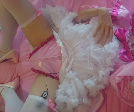 SissyWorld1's tweet photo. such a pansy! #pansy #sissywife https://t.co/050KxehAF4