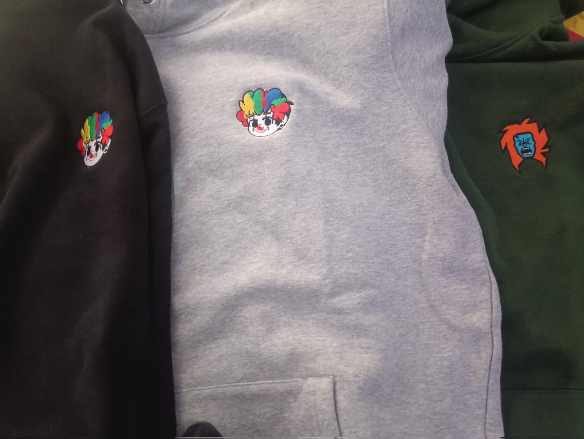 Samuelfs30's tweet photo. Luego de casi dos meses por fin me llegaron mis sudaderas, gracias #Auronhouse @auronplay.
Están extremadamente chéveres y de muy buena calidad, se pasaron. 🤩👏🏻
Y pensar que aproximadamente 8 meses le dije a el viejo Sobroso cuando sacaría su merch y por fin lo hizo.🙏🏻🥹#Auron https://t.co/oCfE3oxVXl