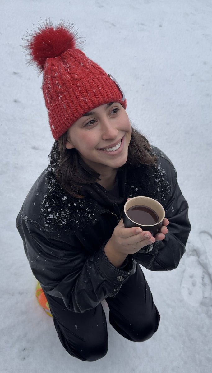 sofiaskynz's tweet photo. Woke up to snow this morning!! ☃️❄️🤍
One of my favourite types of weather… what is yours?!
#snow #cold #morning #winter #ruggedup #home #happy #hotchocolate https://t.co/bJXY3DYkd7