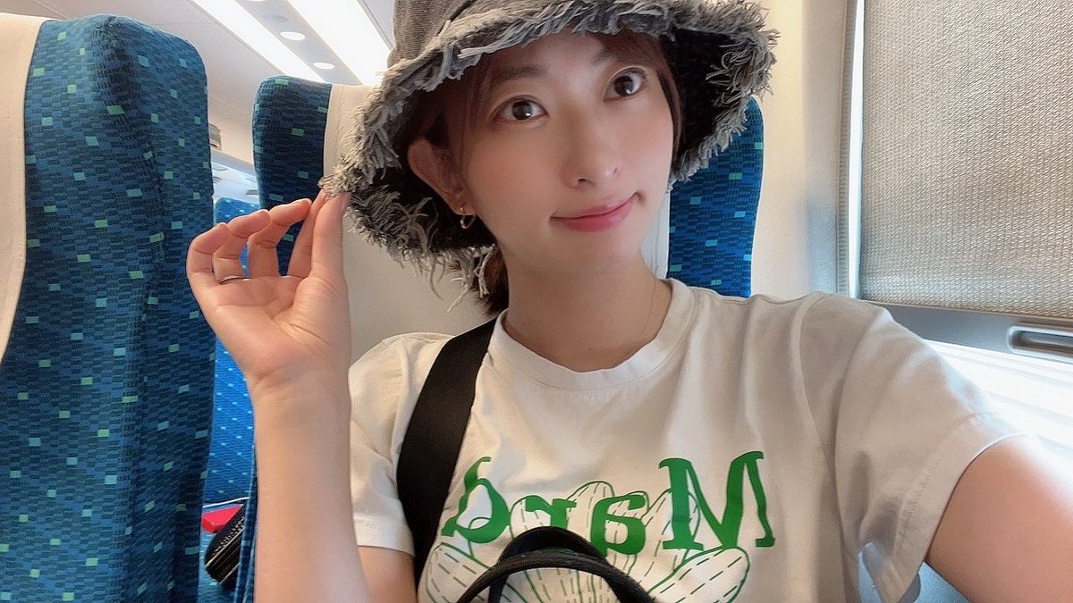 yukakuramoti's tweet photo. 大阪から戻ります！東京ついて収録行って、20:00からは #バウンティラッシュ 公式生放送ですよ〜！！😆✨バタバタだけど乗り切るぞ〜！！！！ https://t.co/bMOC1mldDM