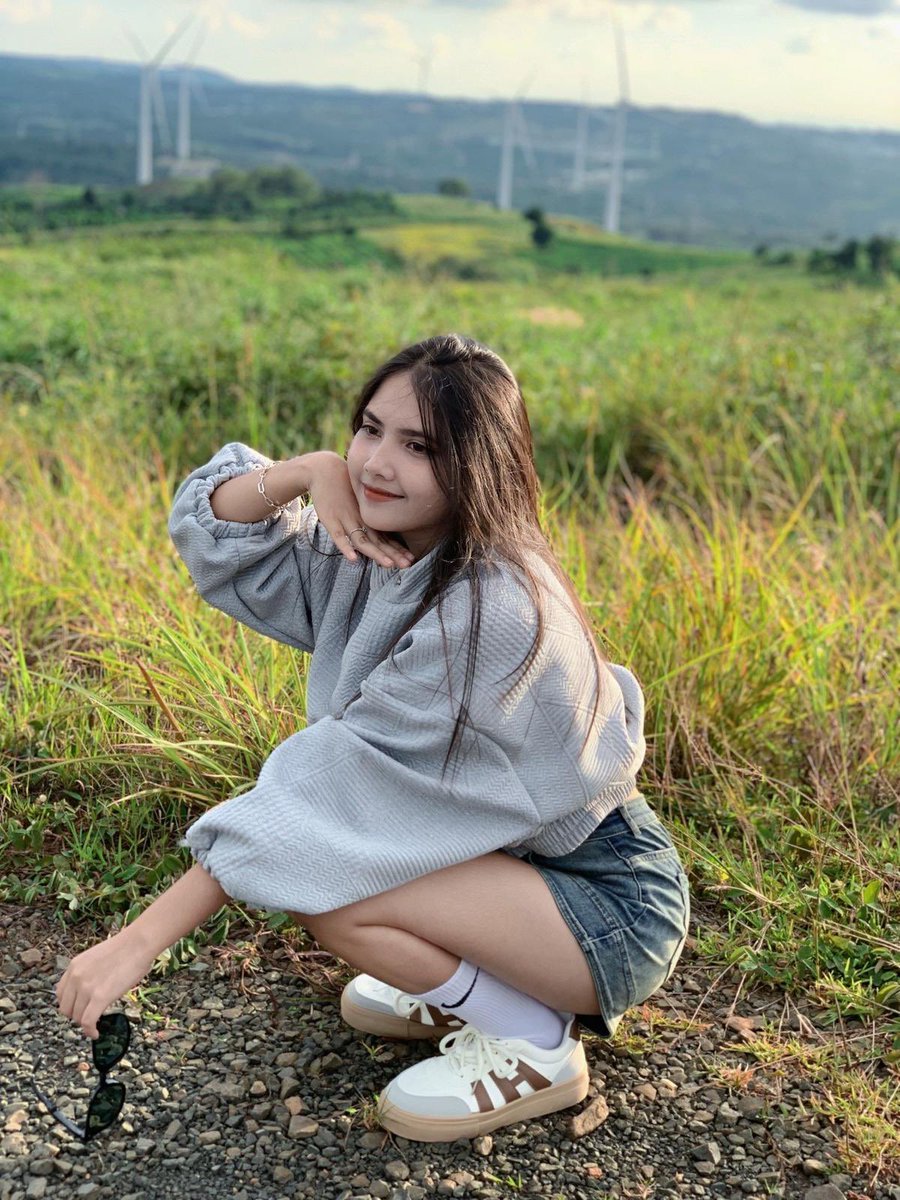 htruc99's tweet photo. Ước gì anh cũng yêu em như cách em yêu anh haa🤍 https://t.co/CfrcsQZ1p2