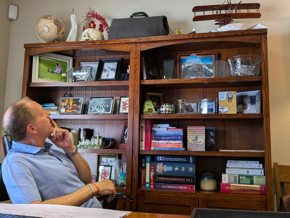 <a href="/AledadeACO/">Aledade</a> <a href="/lsturdy1/">Laela Sturdy</a> 5/ Dr Hansen may seem like a throwback to an earlier time 

(the black bag on top of his bookshelf belonged to the old-school doc on a neighboring ranch who inspired him as a child)

but he could also represent the future of primary care. 

It's up to us