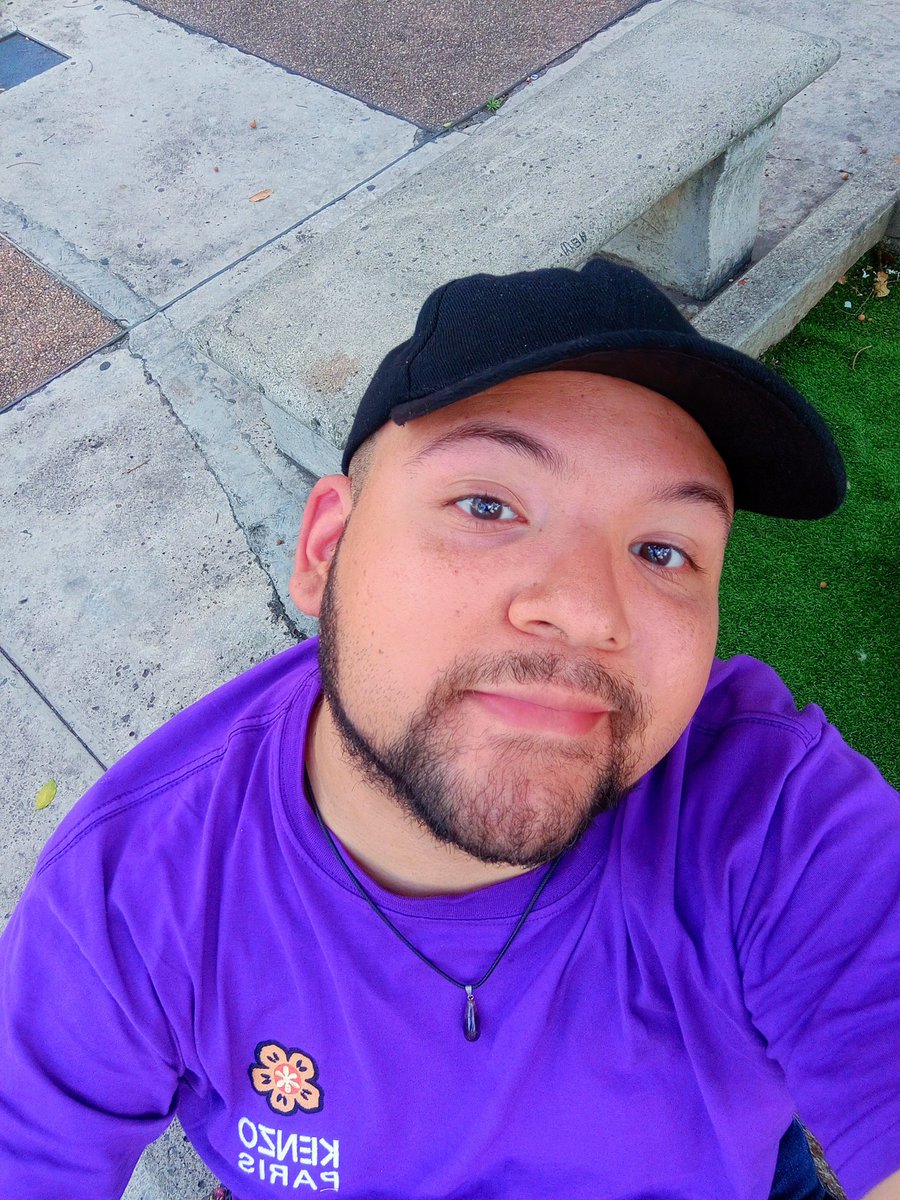 Quizá ahora estoy pagando 
El haber deseado 
Qué me amaras...
💜
