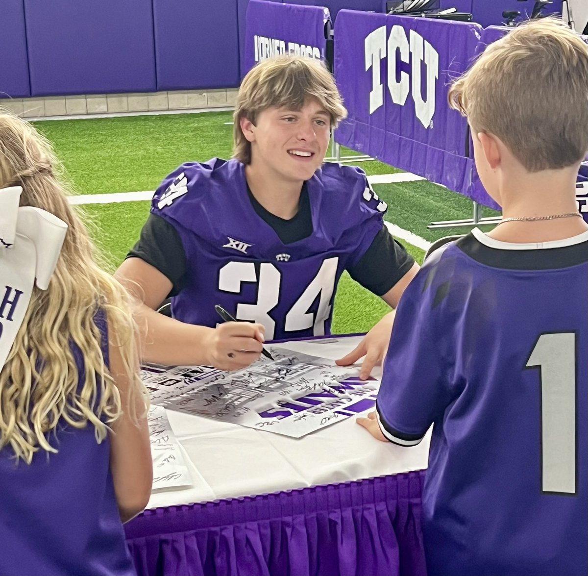 Thank you <a href="/TCU/">TCU</a> Students &amp; <a href="/CityofFortWorth/">City of Fort Worth</a> for coming out to @TCUfootball meet the frogs today 🐸