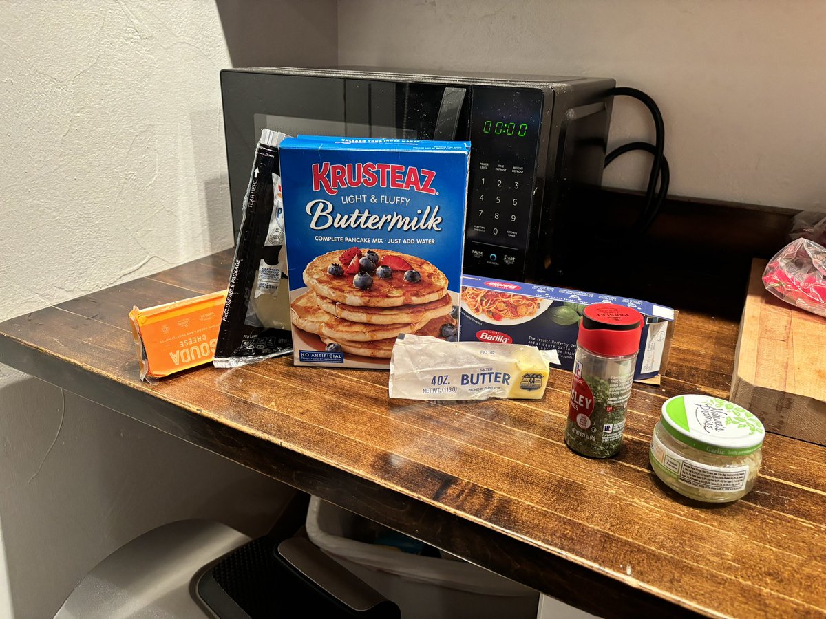 JohnMcnama9038's tweet image. #krusteaz to the rescue. Leaving the beach rental tomorrow. Have to use up all the food products before we leave. Made a makeshift Fettuccine Alfredo. #krusteaz was my flour substitute in my roux. Worked better, tasted great!