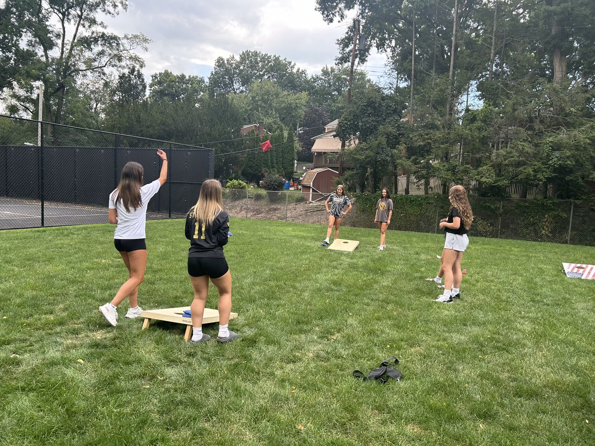 oaks_ladyeagles's tweet photo. Great day today at the annual #KOSoccer season kick-off picnic with the @KOEaglesSoccer team. A great way to unwind before week 2 of camp begins bright and early tomorrow morning.

#Camp2024 https://t.co/9IGdN7iQZG