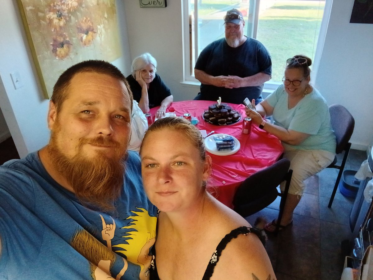 Darrel3Teeters's tweet photo. Happy birthday mom love you. Hope you had a great day... #Level61 https://t.co/yEnxaJqv8I