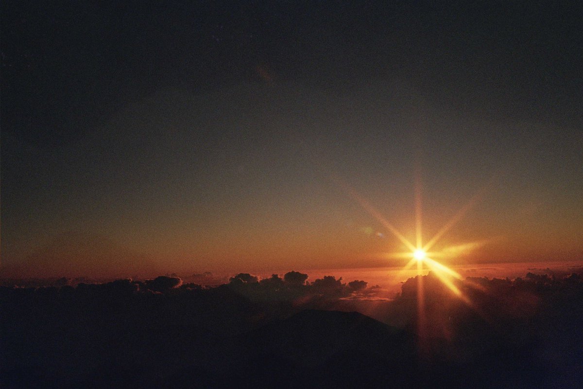 jujutsucarlos's tweet photo. and the sunrise https://t.co/nMiPUCSgVV
