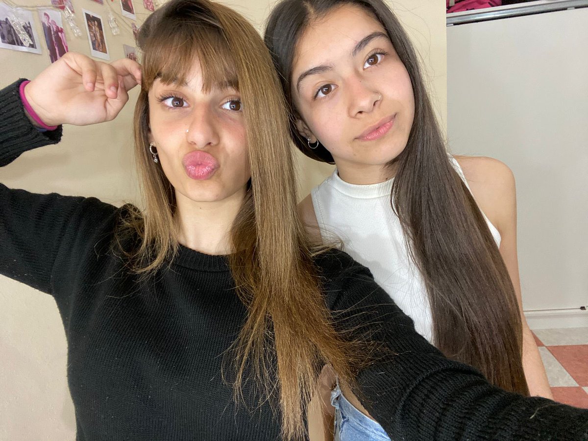 te amo porque nunca mes dejaste sola, te amo porque con vos si puedo tener una amistad sana y linda, te amo porque lo mio es tuyo y lo tuyo mío, te amo porque me entendes y bancas en todas, te amo porque con vos me siento amada y acompañada💗