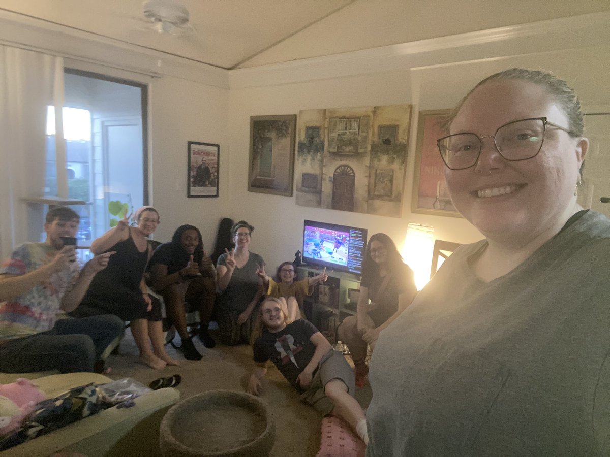 elle_vide's tweet photo. #PokemonWorlds we got a whole viewing party together for finals! https://t.co/T0swXT2qTR