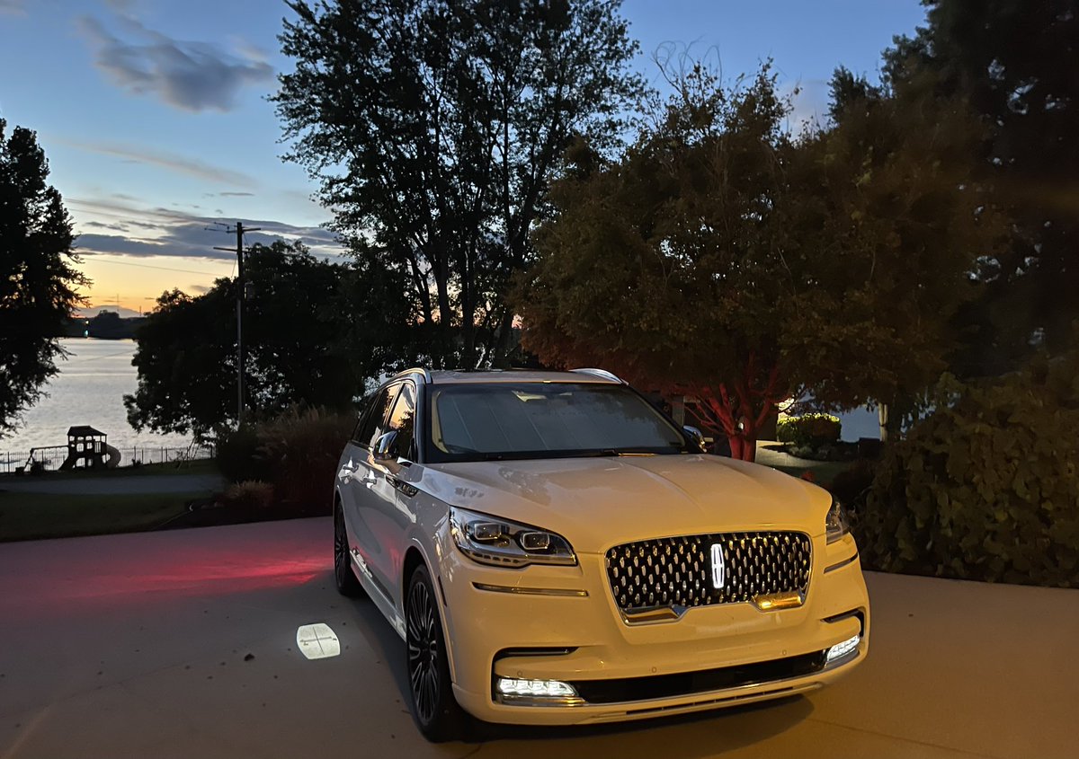 LAZeK's tweet photo. Vehicle w/ a view.  #Sunset #VolCountry https://t.co/CKlIHmgMFb