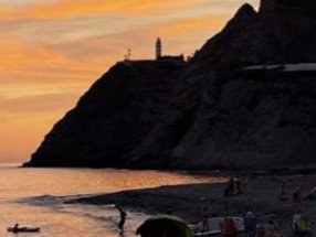 juan14nro's tweet photo. 🤍🌹🤍
   
 🧡🌄 🌜 EL FARO 🌠☀️💖

A veces sientes la negra sombra 
en la noche o que no resplandece el día, pero si aprendiste alguna vez valores descubrirás un faro en la orilla y siempre habrá luz en tu vida. 

#LaVidaEsBella
#FelizNoche
#FelizSemana https://t.co/mgbr0bYAz4