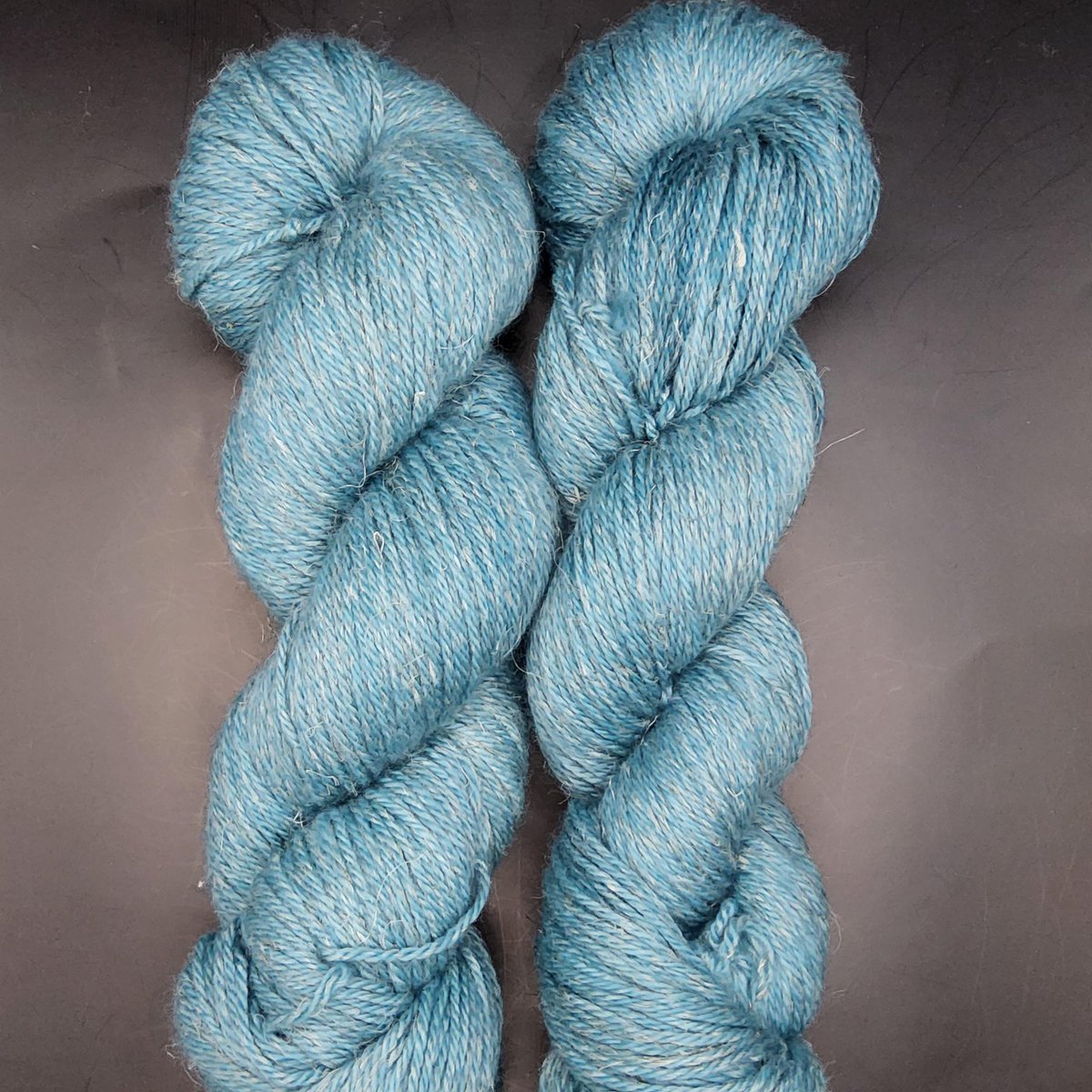 Unmissable! Check out this Hand Dyed Yarn - Hushed Aqua - Organic Wool Linen Blend DK Yarn only at $20.00. 
wildpoppyyarns.etsy.com/listing/175668…
#LightWorsted #BlueSemisolid