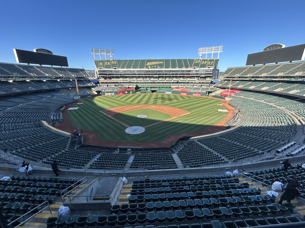 ShaynaRubin's tweet photo. This ballpark is an important part of baseball history and it’s sad it wasn’t treated as such. 

Still one of a kind. https://t.co/ys6DoiacPk