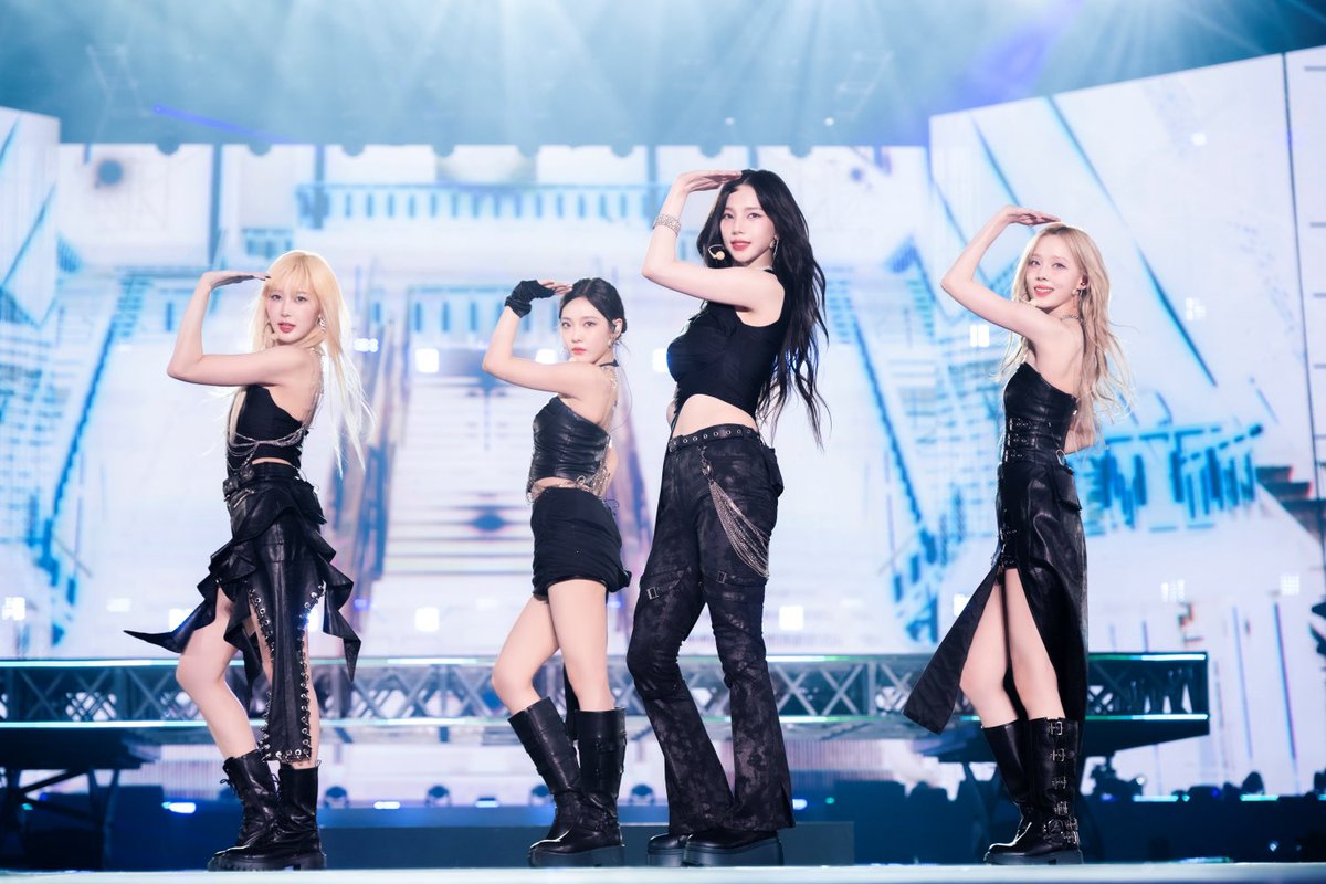 SMTOWN tweet media
