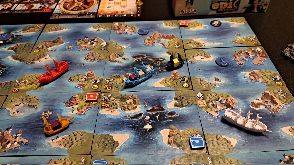 Sibi30015224's tweet photo. Auf der #BerlinCon hab ich #TinyEpic Pirates mitgenommen. Wollt schon lange mal was aus der Reihe spielen. Wahnsinn was in der kleinen Box drin ist. Für 15 Euro Schiffs-Minis, Metallmünzen, bedrucktes Holzmaterial, Karten etc. Spiel fanden wir auch gut aber zu Zweit nicht optimal https://t.co/D8Ac7BAPyc