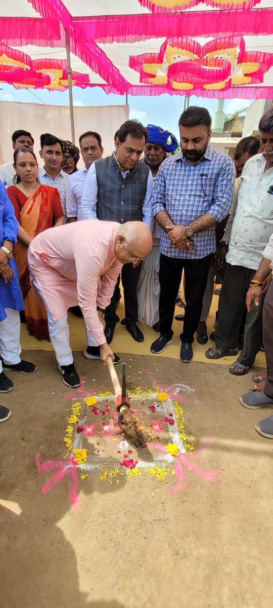 IKJadejaBJP's tweet photo. ધ્રાંગધ્રા નગરપાલિકા દ્વારા ૨૦ કરોડથી વધુ ની રકમ ના વિકાસ ના કામો નું ખાતમુર્હુત કરવામાં આવ્યું, આ પ્રસંગે ધારાસભ્ય શ્રી પ્રકાશભાઈ , ���ગરપાલિકા પ્રમુખ શ્રી, સુધરાઇ સદસ્યો તેમજ નગરપાલિકા ના કર્મચારીઓ ઉપસ્થિત રહ્યા હતા. https://t.co/2Hafm01Ncm