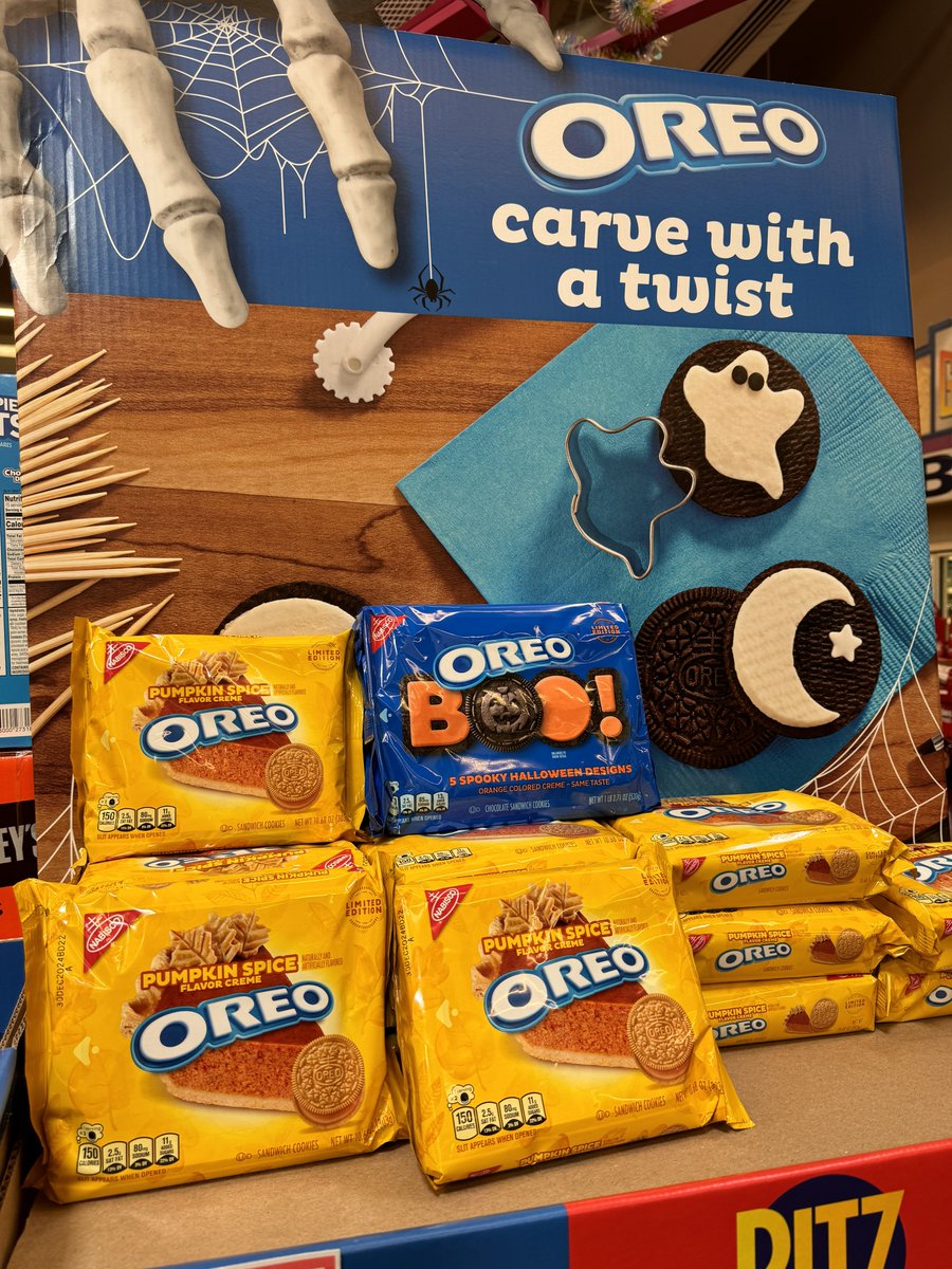 ejay0621's tweet image. Pumpkin Spice Oreos: Because your pumpkin spice addiction needed a crunchy, sugary enabler. Next up? Pumpkin spice toothpaste. 🎃🍪 #FallAddiction #Oreo #BasicAndProud #fall #Halloween #pumpkinspice @nabisco @Oreo
