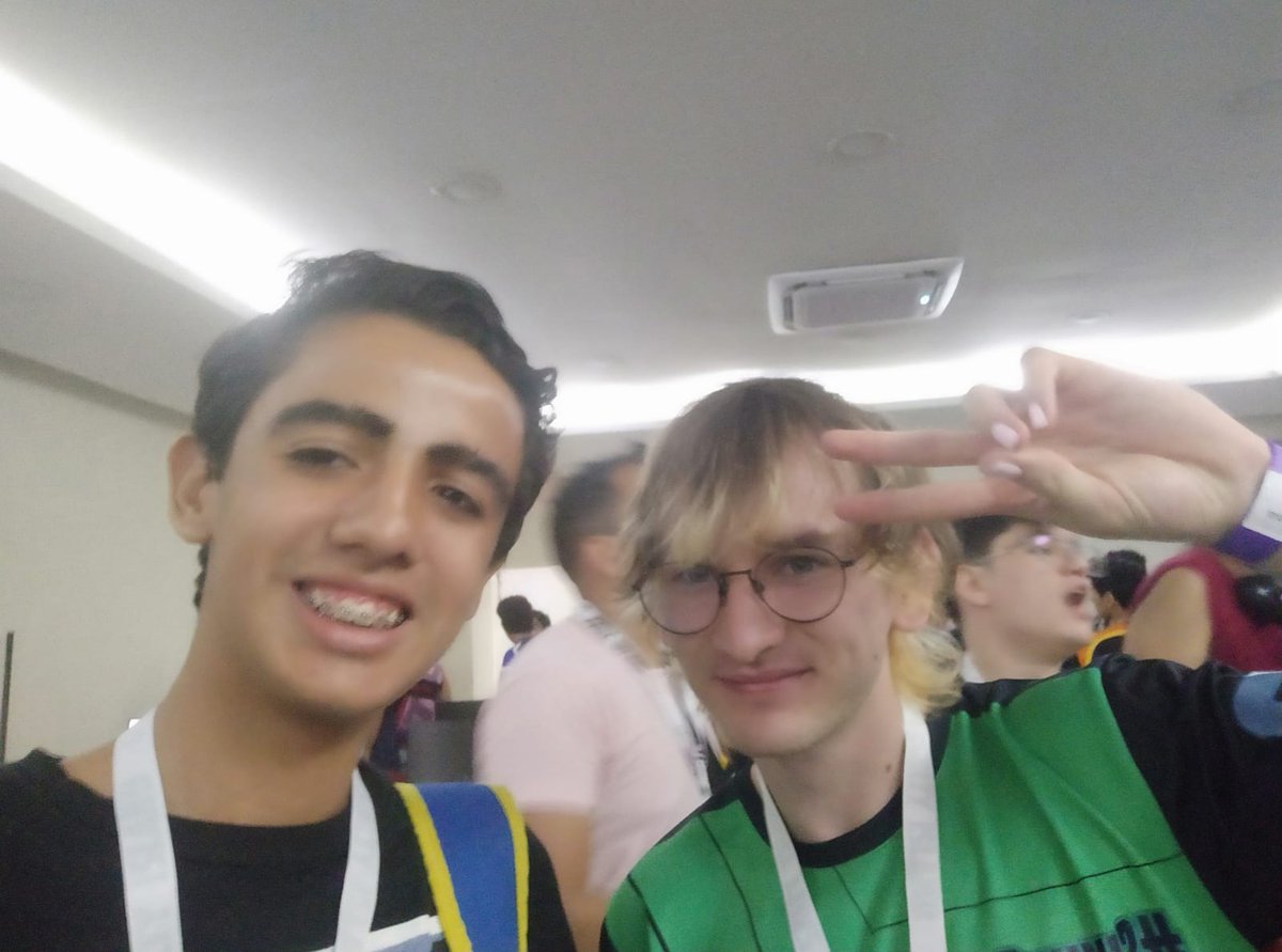 elpapugrasosoxx's tweet image. si me hubieran dicho hace un año que me iba a tomar una foto con @Chagspc no me lo hubiese creído, alguien que me incentivo a participar en la escena competitiva y jugar este juego se me hace un bonito, tqm chig