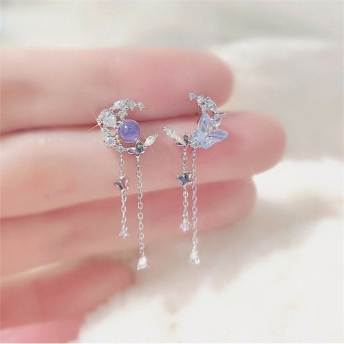I just received Ethereal Moon Dangle Earrings - Crescent Moons by Kawaii Babe from Anonymous via Throne. Thank you! throne.com/lizariseup #Wishlist #Throne